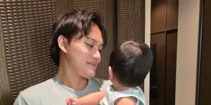 9 Selebriti Pria Indonesia Resmi Jadi Ayah, Ini Potret Pertama Mereka Bersama Anak