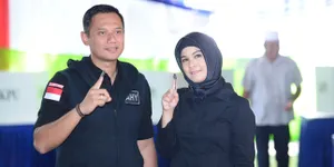 Agus Yudhoyono & Annisa Pohan Kompak Serba Hitam Saat Nyoblos