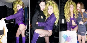 Aksi Seksi dan Topless Lady Gaga di Backstage