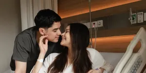 Al Ghazali Beri Mawar ke Alyssa Usai Melahirkan, Dinner Romantis di RS