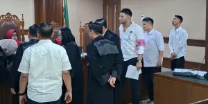 Ammar Zoni Pakai Ban Lengan Pink di Persidangan, Beri Pesan: Makin Ditekan Makin Melawan!