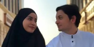 Andrew Andika dan Violentina Kaif Umrah, Pamer Buku Nikah Depan Ka'bah