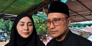 Arie Untung Kenang Perjuangan Ayah, Pernah Dirampok dan Keja di Usia 52 Tahun demi Anak Kuliah