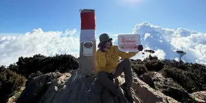 Atiek CB Taklukkan Puncak Gunung Latimojong di Usia 62 Tahun, Sempat Flu Berat