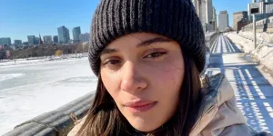 Aurora Ribero Liburan ke Amerika, Asyik Selfie di Tengah Dinginnya Salju