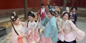 Ayu Ting Ting, Bilqis & Hesti Purwadinata Tampil Anggun Pakai Hanfu ala Dracin di Beijing