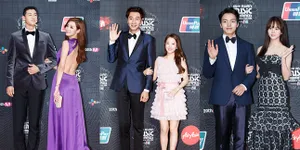 Bak Raja & Ratu, Siapa Couple Red Carpet MAMA 2015 Paling Serasi?