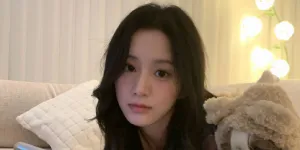 Bao Shangen Tampil Bareface di Unggahan Weibo Terbaru, Tetap Menawan Tanpa Makeup