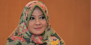 Berhijab - Peggy Melati Sukma Makin Menggeliat Tebarkan Kebaikan