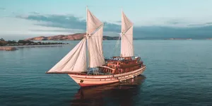 Berlayar di Kapal Pinisi The Maj Oceanic, Serasa Jadi Jack Sparrow dan Bisa Main Golf di Tengah Laut