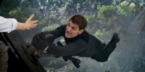 Bikin Penonton Tegang! 8 Potret Adegan Ekstrim Tom Cruise dalam Saga 'MISSION IMPOSSIBLE' 