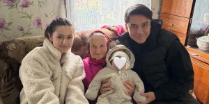 Billy Syahputra & Vika Kolesnaya Bawa Anak Bertemu Nenek Buyut di Belarus