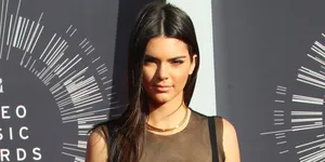Cantiknya Kendall Jenner Dengan Gaya Bak Supermodel Seksi