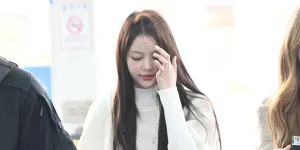 Carmen Hearts2Hearts Tetap Cantik Meski Rambut Berantakan di Bandara