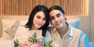 Charly Van Houten & Regina Irawan Rayakan Anniversary, 22 Tahun Bersama Dalam Suka Duka