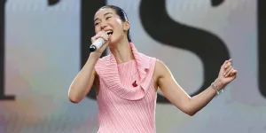 Christie Buka KLBB 2026 dengan Meriah, Bagi-Bagi Bunga Kepada Penonton