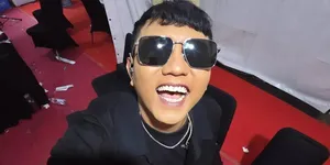 Denny Caknan Pamer Ford F100 Hadiah Ultah dari Bella Bonita Tahun Lalu