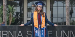 Detail Penampilan Cinta Kuya saat Wisuda di Amerika, Anggun Berkebaya Biru