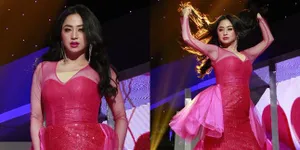 Dewi Perssik Tampil Bold Pakai Gaun Pink di DA Asia 4 Babak Top 4