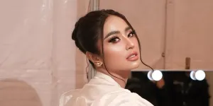 Dewi Perssik Tunda Laporkan Akun Penyebar Hoax 