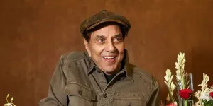 Dharmendra Aktor Legendaris Bollywood Masuk RS, Keluarga Bantah Kondisinya Kritis