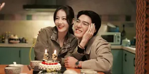 Dilraba Dilmurat Tampil Mencuri Perhatian dalam Teaser 'A DUET IN BLUE'