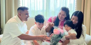 Duma Riris Ulang Tahun, Dapat Kejutan Manis dari Suami dan Ketiga Buah Hatinya