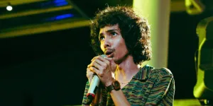 Enau Tutup Tur 'Ngamen Sesi Potret 2026' Dengan Nyanyi 8 Jam Nonstop di Jakarta