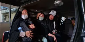 Epy Kusnandar Meninggal Dunia, Tangis Karina Ranau Pecah Saat Masuk Ambulans 