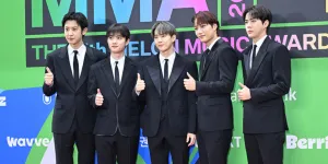 EXO - Jennie BLACKPINK di Red Carpet Melon Music Awards 2025