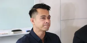 Eza Gionino Memohon Sambil Berlutut Agar Istri Tak Pergi: Saya Tahu Dosa Saya Besar