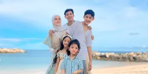 Fairuz A Rafiq Ajarkan Anak Puasa Sejak Dini, Siapkan 'Chart Reward'