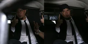 FOTO: Ahmad Dhani Naik Mobil Tahanan Menuju LP Cipinang