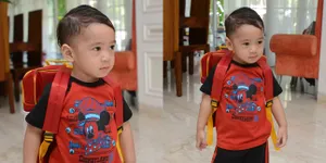 FOTO: Bikin Gemas! Lucunya Tingkah Rafathar Saat Berada di Rumah