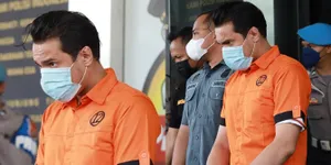 Foto Bobby Joseph di Polres Pakai Kemeja Oranye, Barang Buktinya Juga Ditunjukkan