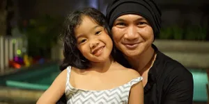 [FOTO] Dekapan Anji Buat Leticia Yang Kena Cacar, Setia Menemani