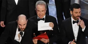 FOTO: Detik-Detik Pemenang Best Picture Oscar Salah Diumumkan