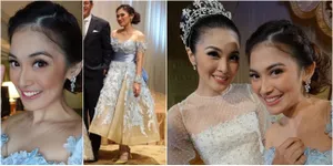 FOTO: Disney Wedding, Adik Sandra Dewi Pakai Dress Ala Cinderella