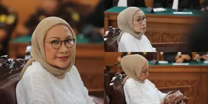 FOTO: Divonis 2 Tahun, Ratna Sarumpaet Peluk Atiqah Hasiholan