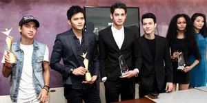 Foto-Foto Adipati Dolken Jadi Juara Asia Model Fest di Seoul