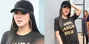FOTO: Hempas Manja Para Haters, Kaos Unik Syahrini Curi Perhatian