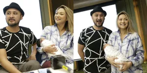 FOTO: Pasca Anak Kedua Lahir, Aqi Alexa & Istri Tak Mudik Lebaran