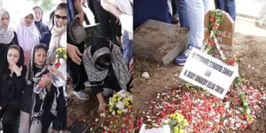 FOTO Pemakaman Cecep Reza, Diiringi Isak Tangis Duka Keluarga dan Sahabat