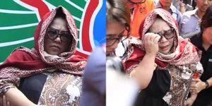 Foto Perdana Nunung di Depan Publik Setelah Kasus Narkoba, Menangis Tersedu-Sedu