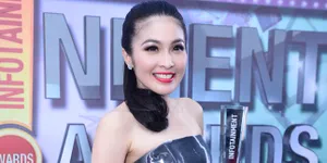 FOTO: Pernikahan Mewahnya Dapat Piala, Sandra Dewi Tampil Glamor