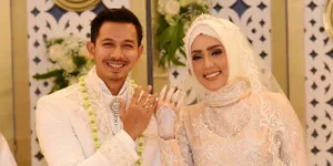 FOTO: Senyum Bahagia Sonny dan Fairuz A Rafiq Setelah Sah Nikah