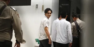 FOTO: Senyum Sumringah Jefri Nichol di Persidangan Hari Ini!