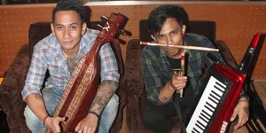 Foto: Tampil di Bosnia, V1MAST Bawa 100 Kilogram Alat Konser