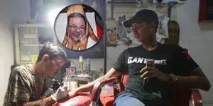 FOTO: Young Lex Tato Wajah Ahok di Tangan, Ini Alasannya
