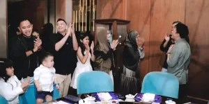 Gading Martin, Ariel Noah dan Raffi Ahmad Jadi Kado Spesial di Kejutan Ultah Ibu Shandy Purnamasari